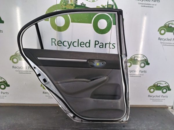 Puerta Trasera Izquierda Honda Civic 8va (04413134)