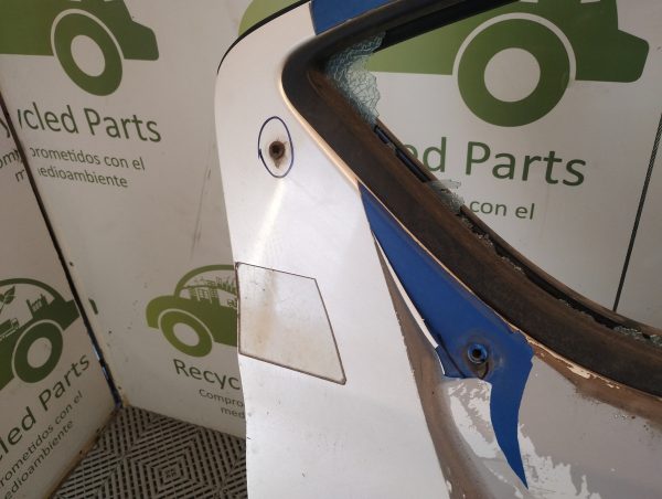 Puerta Trasera Derecha Nissan Versa (05336328)