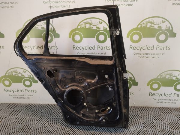 Puerta Trasera Izquierda Vw Vento Lv (05235673)