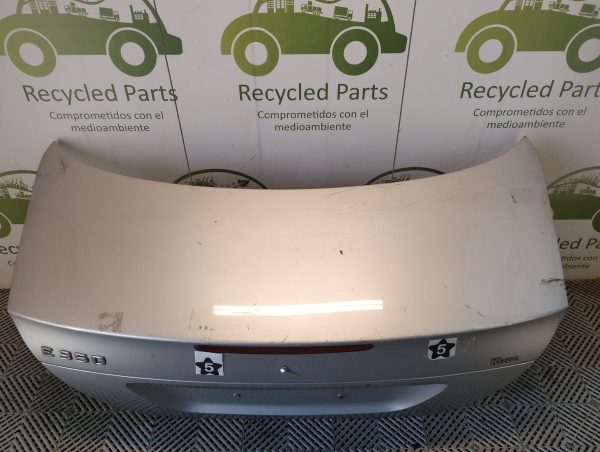 Tapa De Baul Mercedes Benz E350 (01143337)