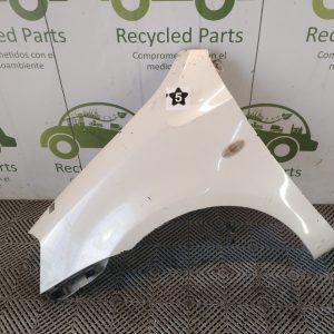 Guardabarro Izquierdo Toyota Etios (05702243)