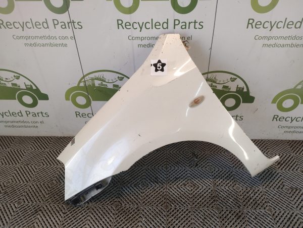 Guardabarro Izquierdo Toyota Etios (05702243)