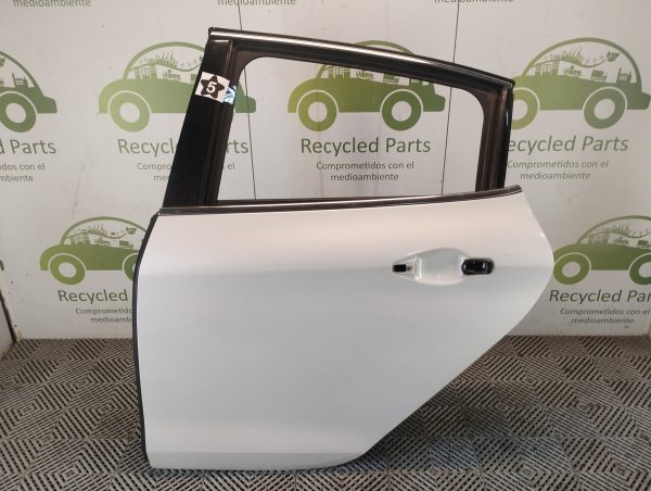 Puerta Trasera Izquierda Peugeot 208 (06198338)