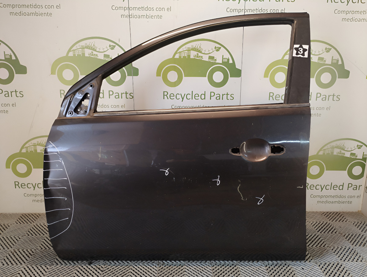 Puerta Delantera Izquierda Nissan Versa (05275347)