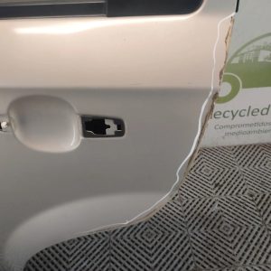 Puerta Trasera Izquierda Chevrolet Aveo (05711917)