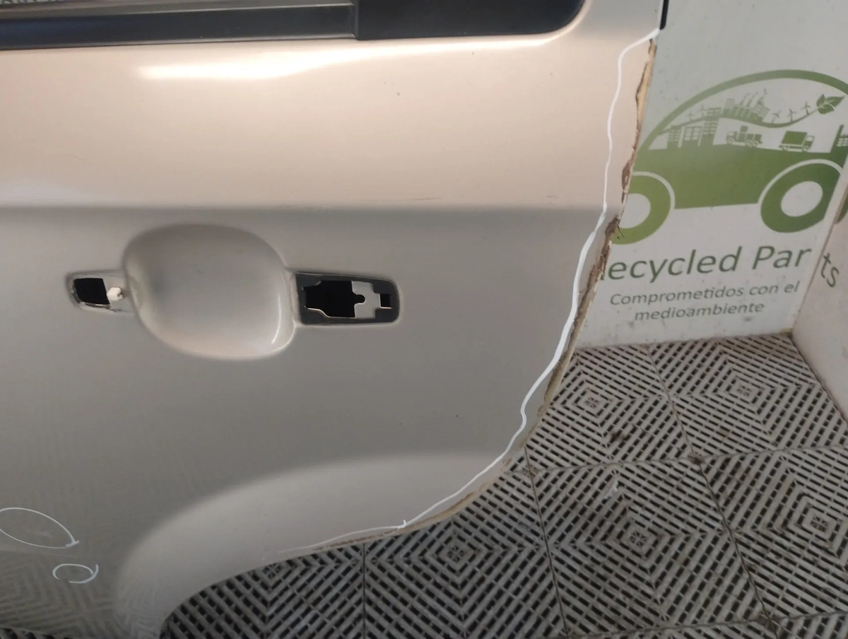 Puerta Trasera Izquierda Chevrolet Aveo (05711917)