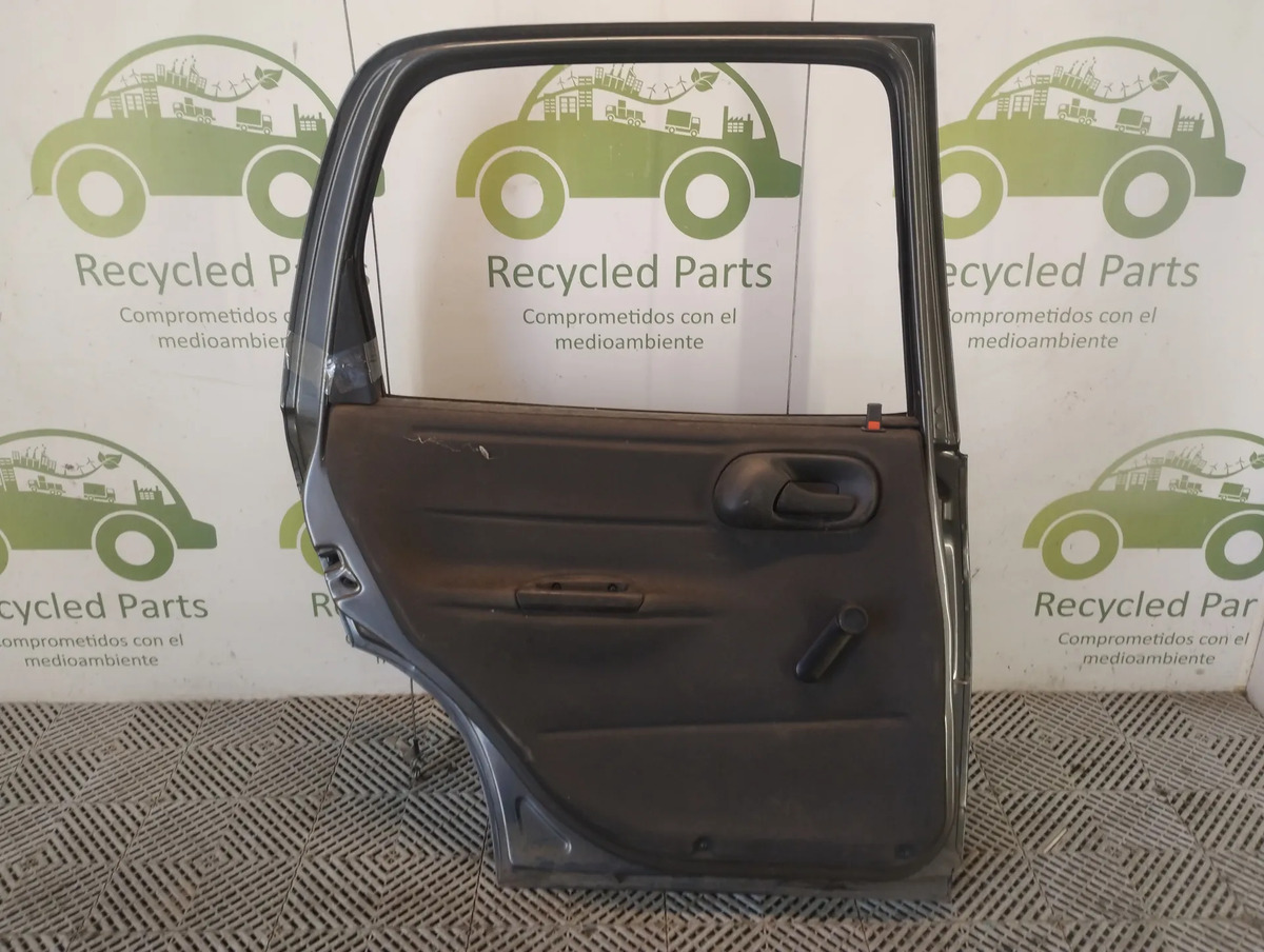 Puerta Trasera Izquierda Chevrolet Corsa (06117553)