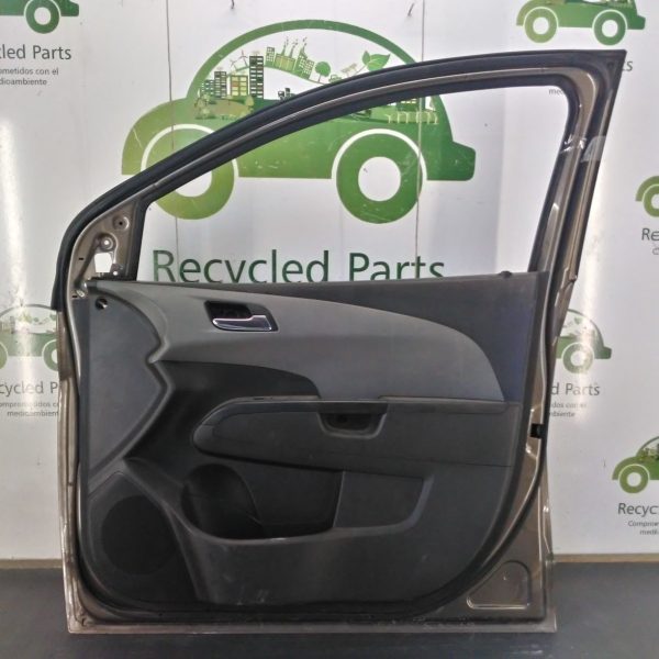 Puerta Delantera Derecha Chevrolet Sonic (04212714)