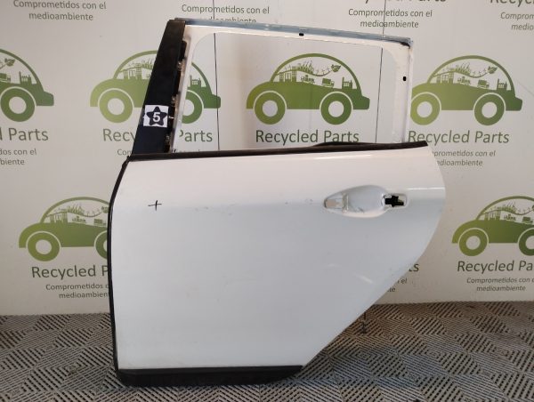 Puerta Trasera Izquierda Peugeot 2008 (04697532)