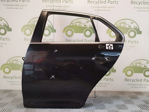 Puerta Trasera Izquierda Vw Vento Lv (04725279)