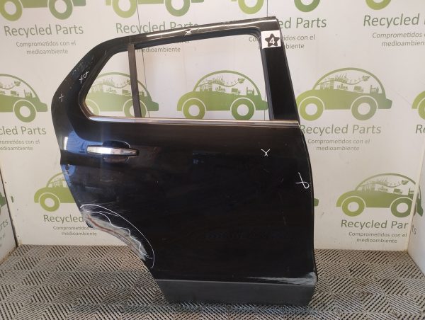 Puerta Trasera Derecha Chevrolet Tracker (05632170)