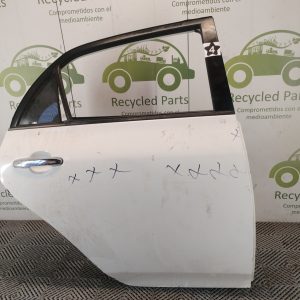 Puerta Trasera Derecha Toyota Corolla G10 (06131628)