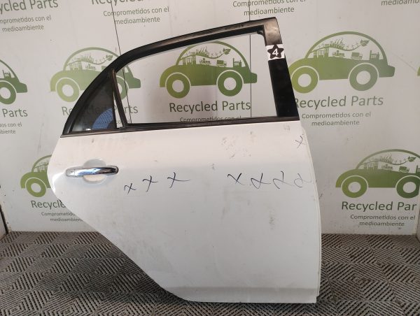 Puerta Trasera Derecha Toyota Corolla G10 (06131628)