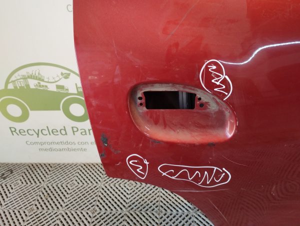 Puerta Trasera Derecha Renault Kwid (04940891)