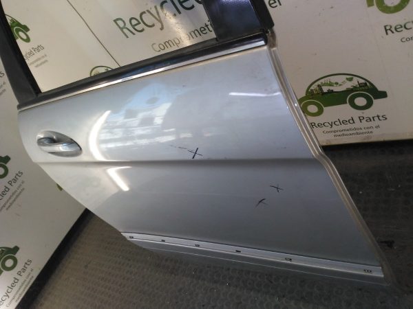 Puerta Trasera Derecha Mercedes Benz B200 (04098194)