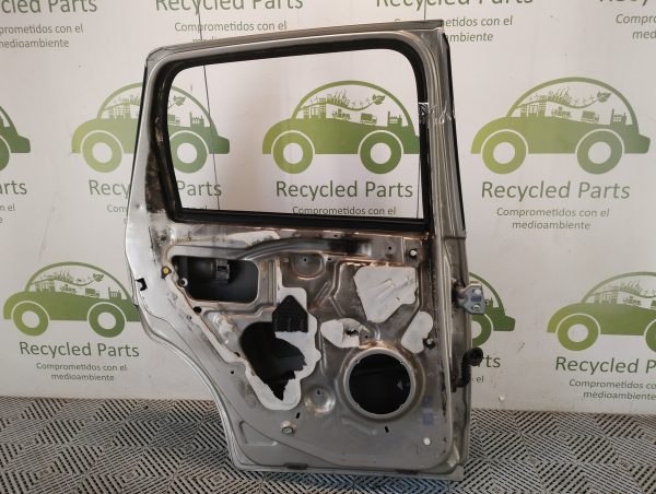 Puerta Trasera Izquierda Ford Fiesta Max (05329231)