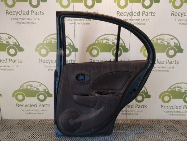 Puerta Trasera Derecha Nissan March (04864721)