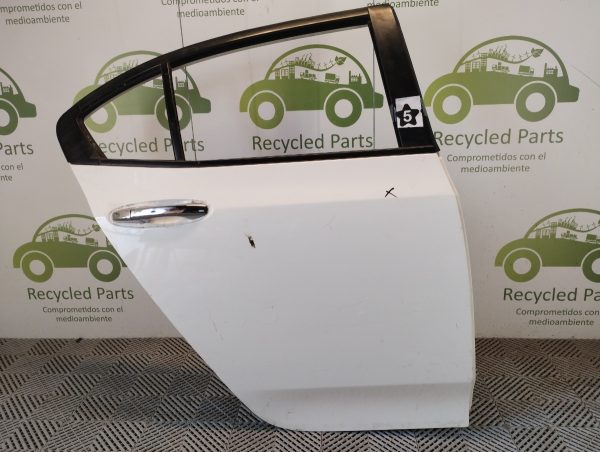 Puerta Trasera Derecha Honda City (04899100)