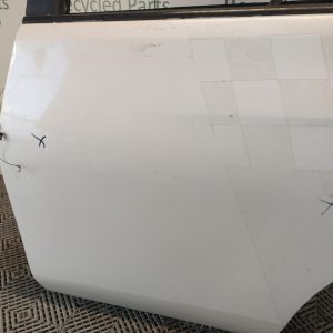 Puerta Trasera Izquierda Nissan Versa (05688596)