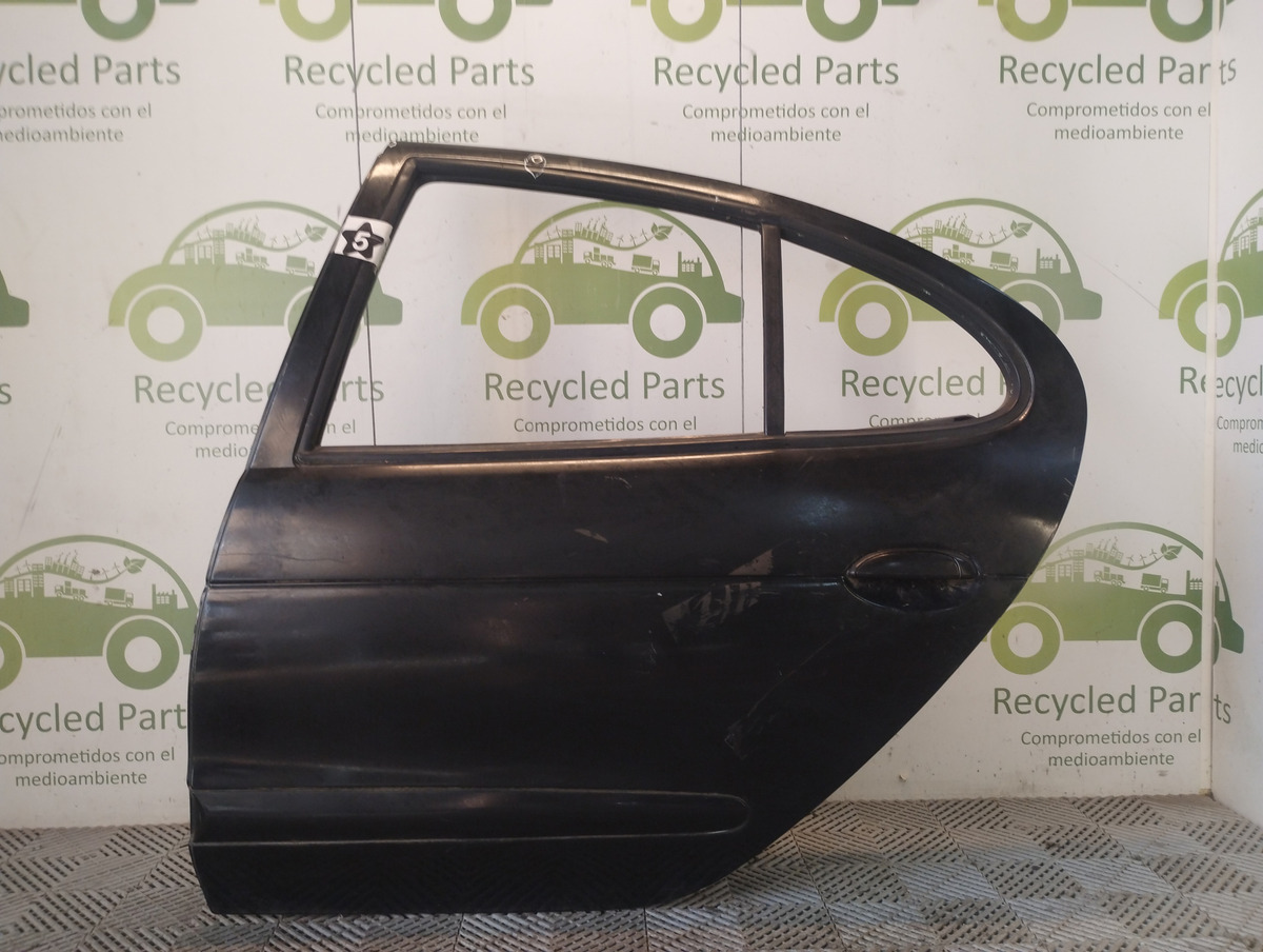 Puerta Trasera Izquierda Renault Megane F1 (05481435)