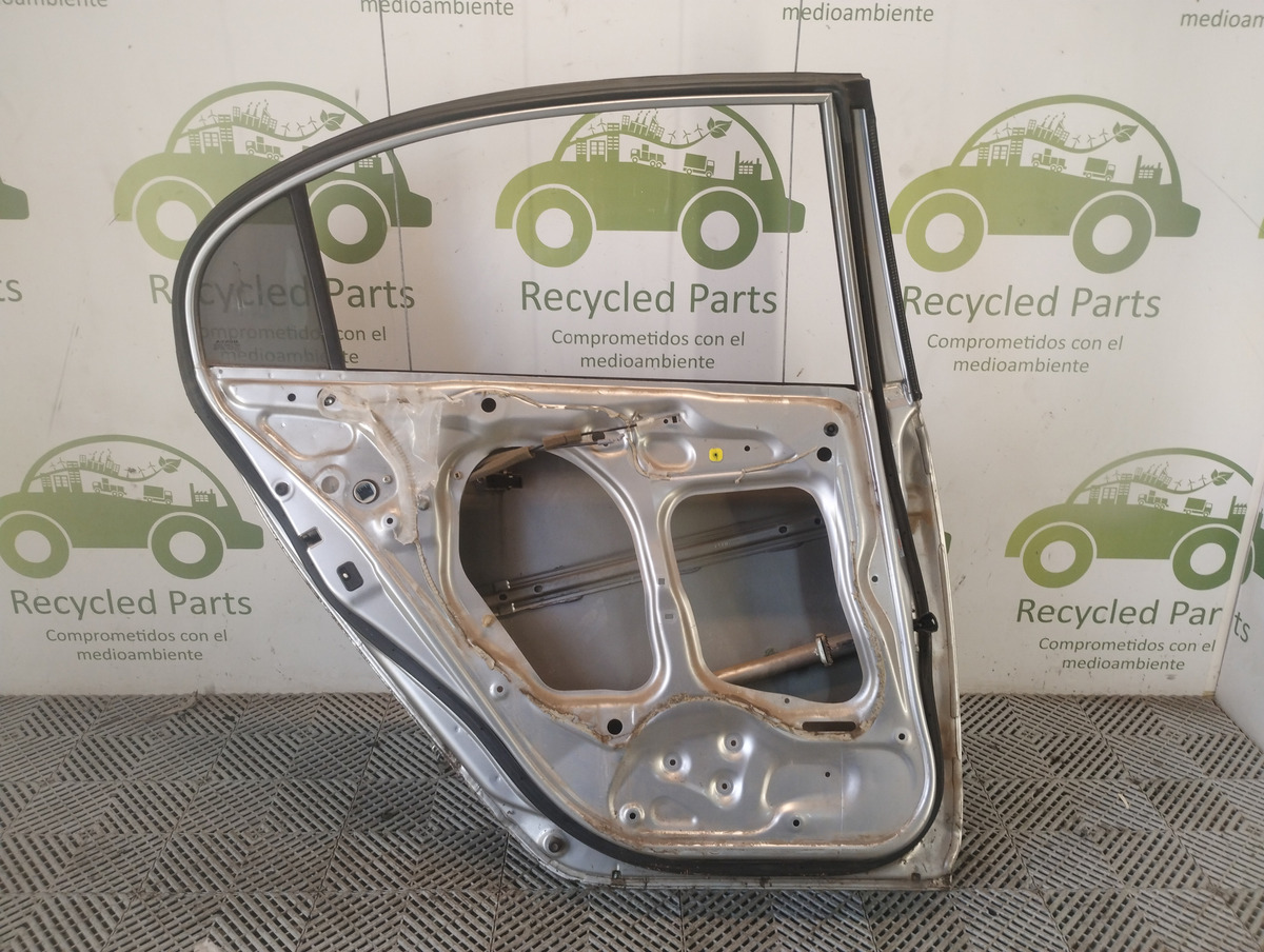 Puerta Trasera Izquierda Honda Civic 8va (05464245)
