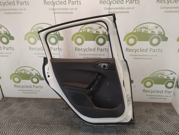 Puerta Trasera Izquierda Peugeot 208 (06198338)