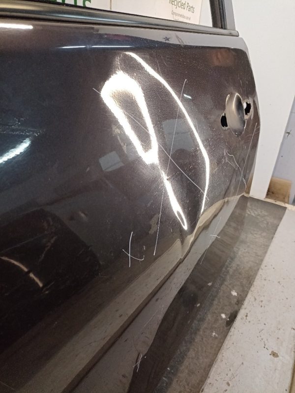Puerta Delantera Izquierda Nissan Versa (04378788)