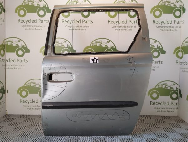Puerta Trasera Izquierda Dodge Caravan (04794894)