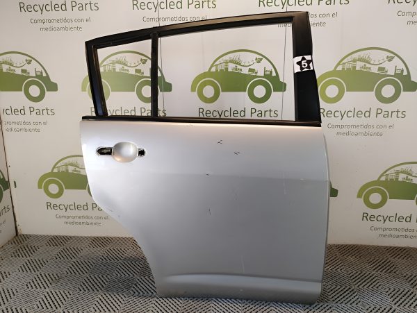 Puerta Trasera Derecha Nissan Tiida 5p (04862215)