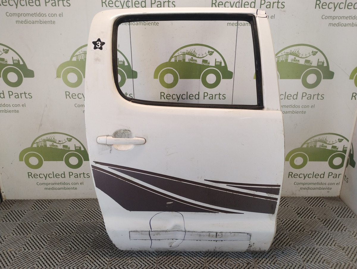 Puerta Trasera Derecha Toyota Hilux (04449818)