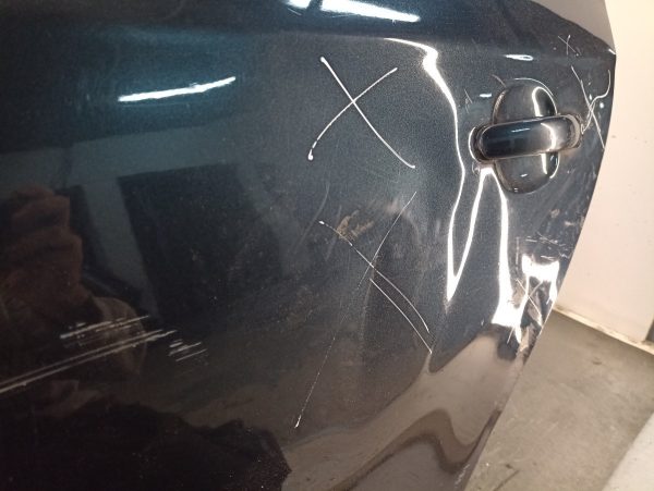 Puerta Trasera Izquierda Vw Vento Lv (04237788)