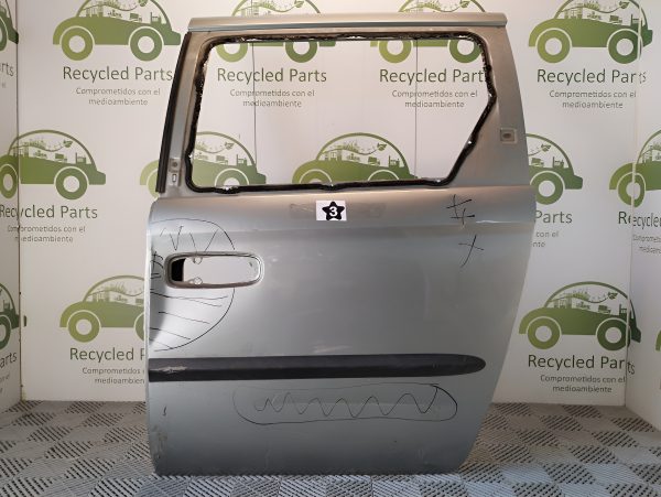 Puerta Trasera Izquierda Dodge Caravan (04794894)