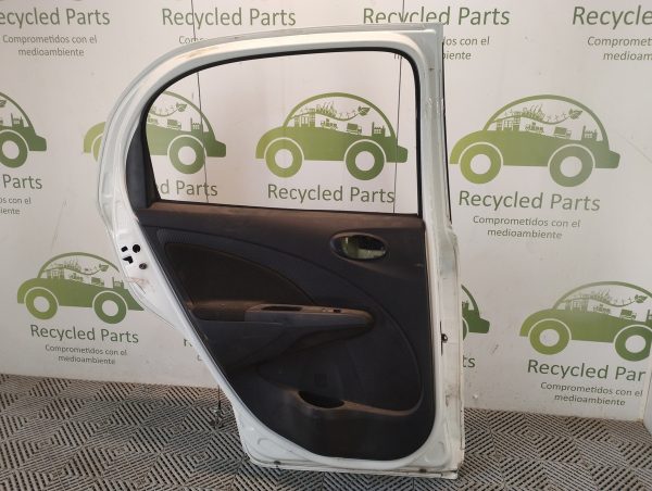Puerta Trasera Izquierda Toyota Etios 5p (04967339)