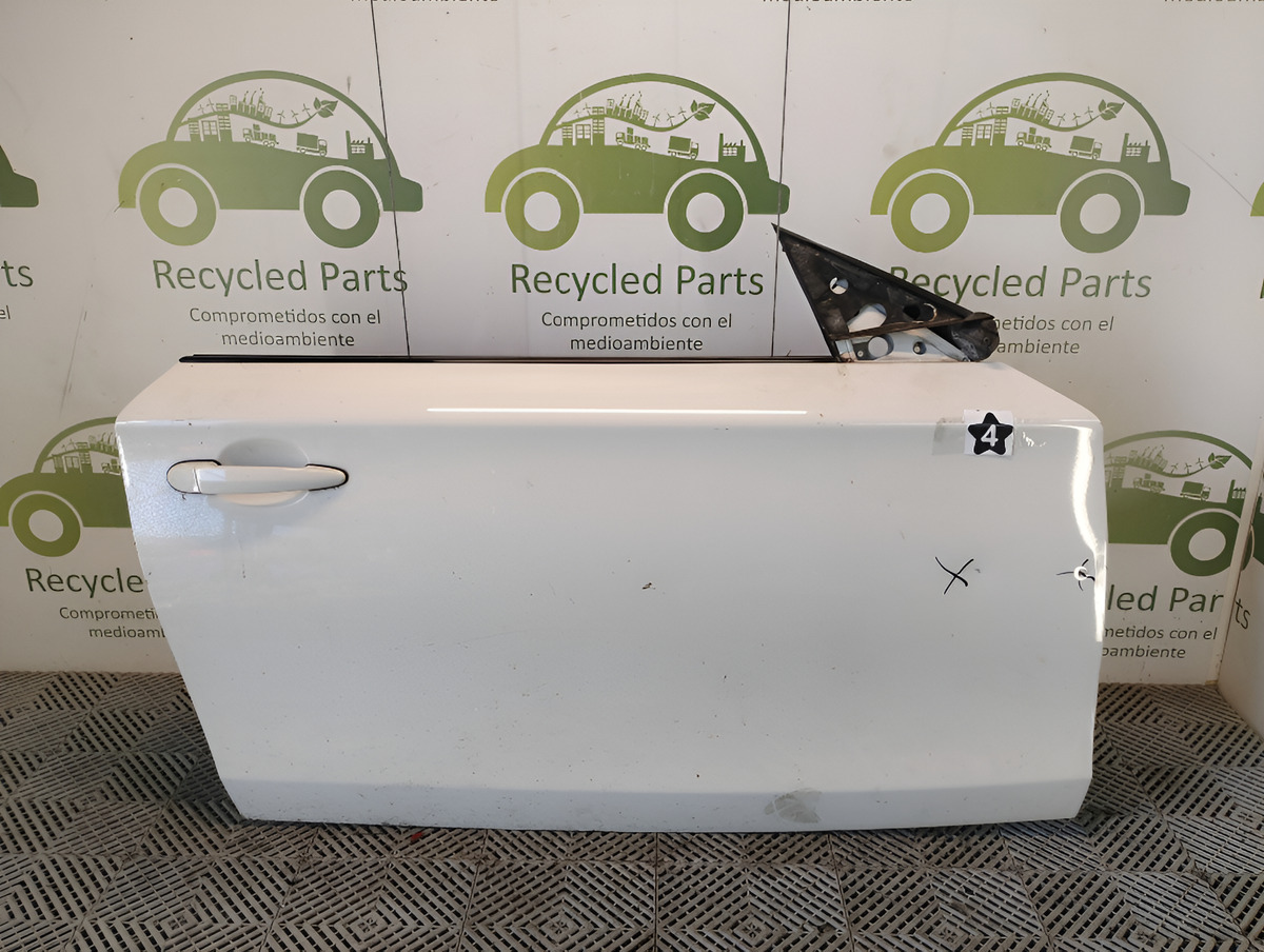 Puerta Delantera Derecha Bmw 135 (06087211)