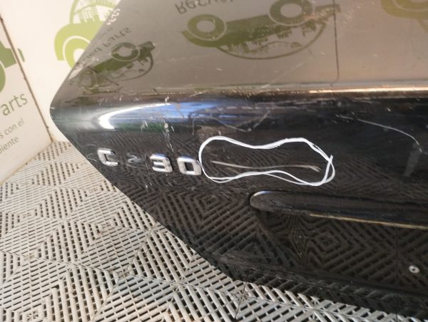 Tapa De Baul Mercedes Benz C230 (01038490)