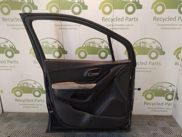 Puerta Delantera Izquierda Chevrolet Tracker (05632168)