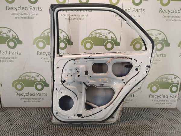 Puerta Trasera Derecha Toyota Sw4 (04451363)