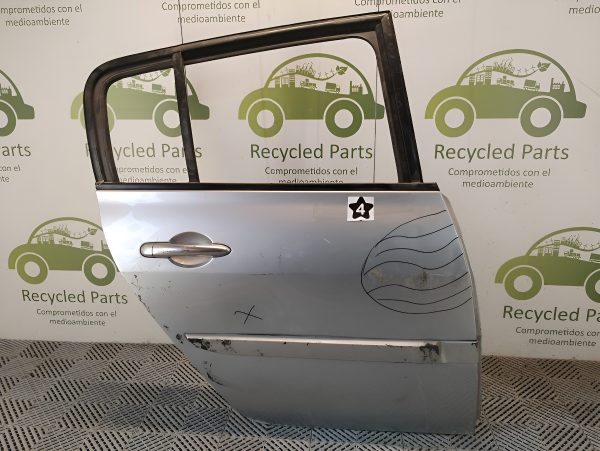 Puerta Trasera Derecha Renault Megane F2 5p (04765027)