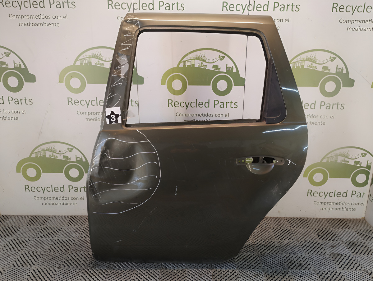Puerta Trasera Izquierda Renault Duster (04975555)