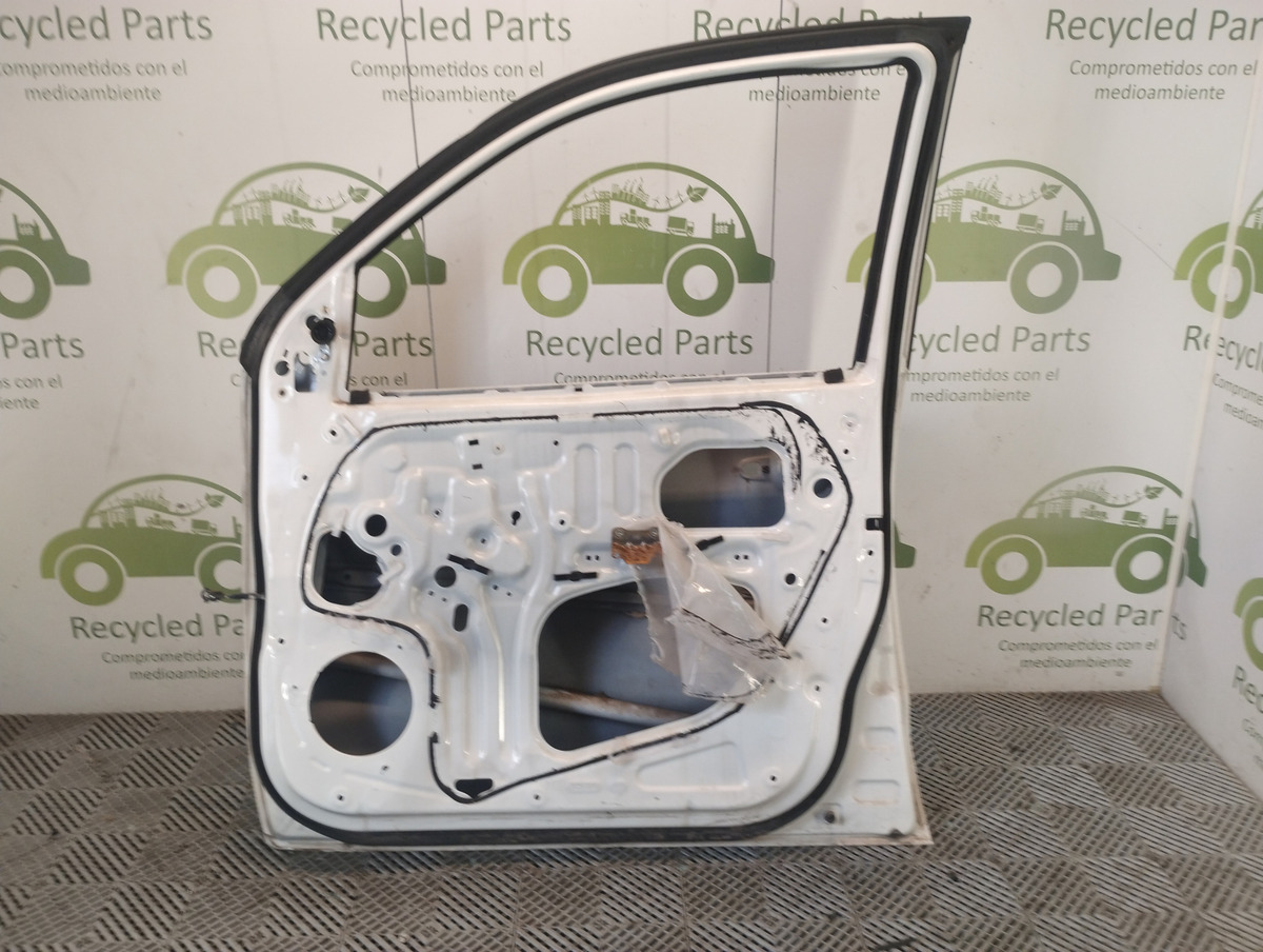 Puerta Delantera Derecha Toyota Hilux (04311262)