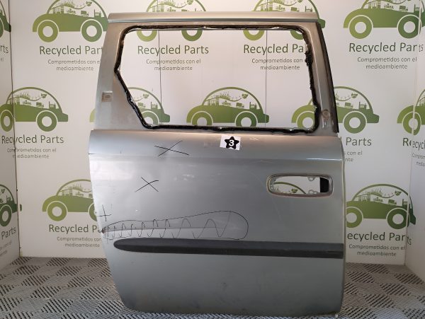 Puerta Trasera Derecha Dodge Caravan (04794893)