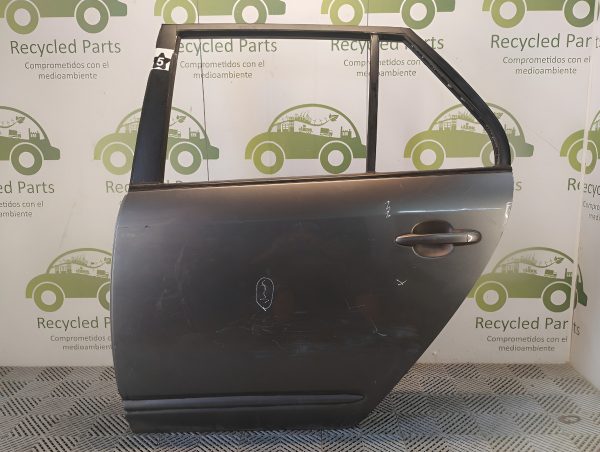 Puerta Trasera Izquierda Kia Rondo (04652631)