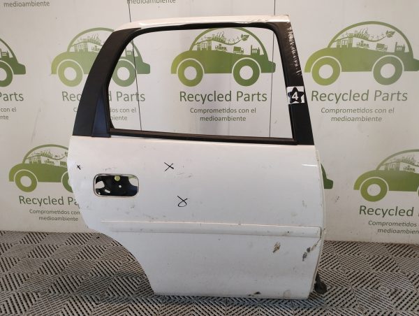 Puerta Trasera Derecha Chevrolet Corsa (05648971)