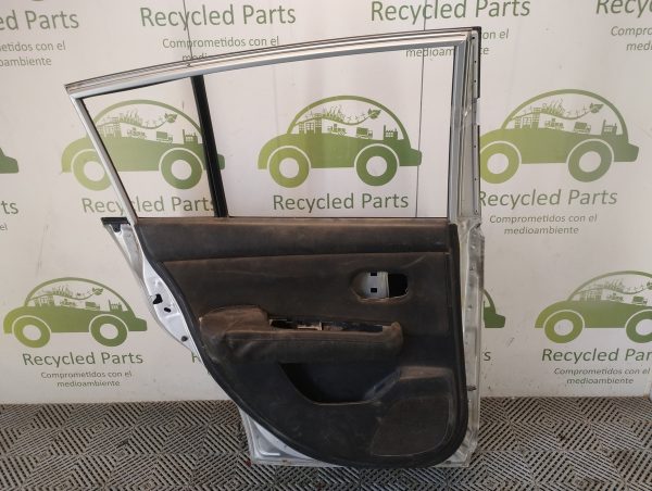 Puerta Trasera Izquierda Nissan Tiida 5p (05617435)
