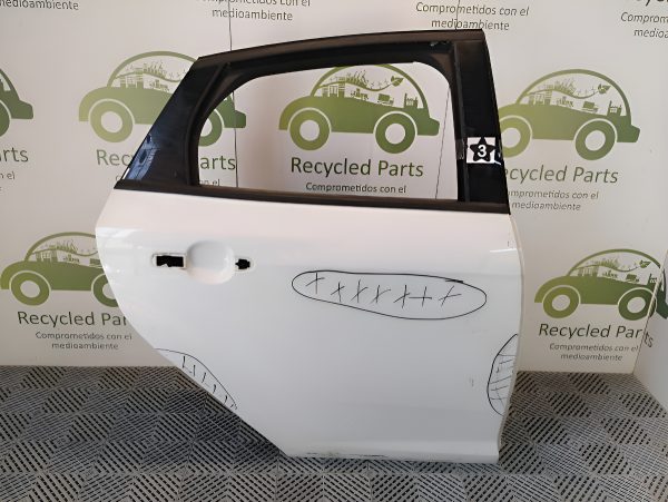 Puerta Trasera Derecha Ford Focus F3 (04423097)