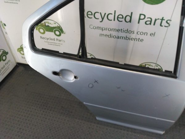 Puerta Trasera Derecha Vw Bora (04554737)