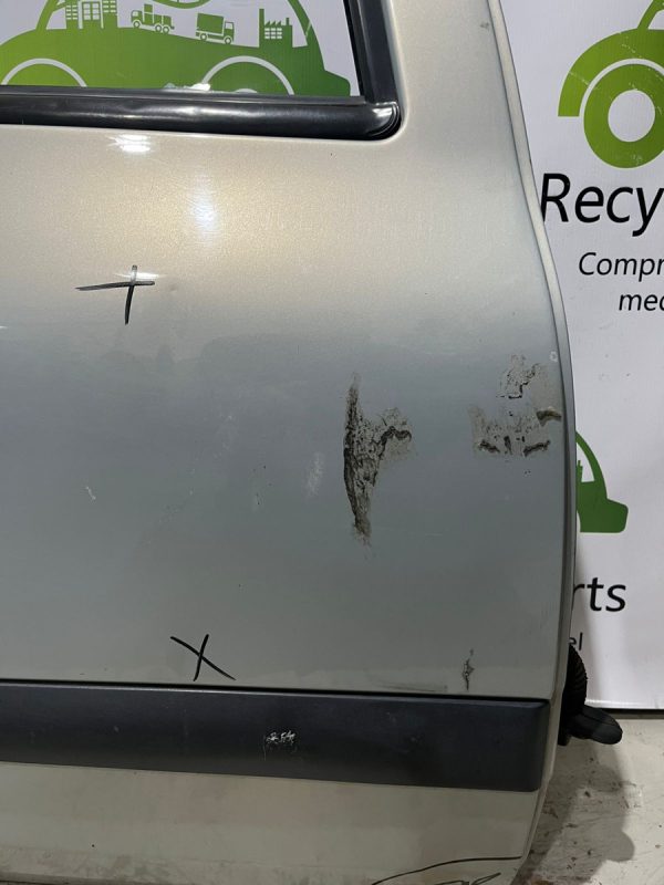 Puerta Trasera Derecha Renault Clio F2 (05689872) Lp