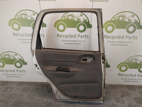 Puerta Trasera Izquierda Chevrolet Corsa (05503189)