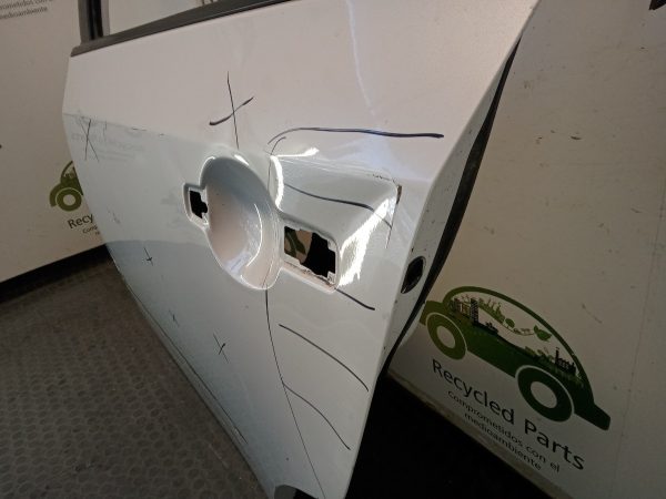 Puerta Trasera Izquierda Nissan Sentra B16 (04471985)