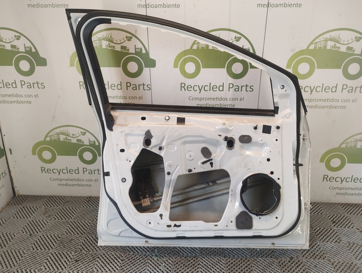 Puerta Delantera Izquierda Ford Focus F3 (05979058)